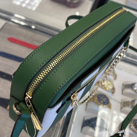 MICHAEL KORS
Jet Set Large EW Zip Chain XBody Saffiano Leather Crossbody Bag
NWT - Picture 11 of 16